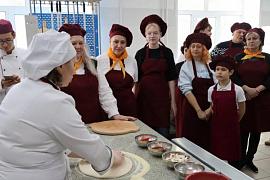 Мастер-класс по приготовлению пиццы для советников по воспитанию, родителей и детей прошел в ТИПУ "Кулинар"