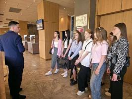 🎓 От теории к практике: как студенты Техникума индустрии питания и услуг «Кулинар» сдавали экзамен в реальных условиях!